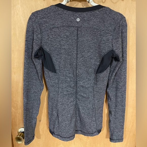 #157- LULULEMON-Base Runner Long Sleeve
Mini Check Pique Black Heathered Black - Picture 4 of 4